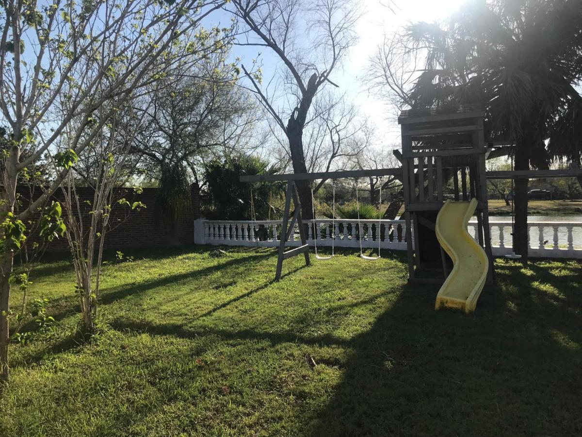 Cheerful 4 Bedroom Home With Pool And Bbq Area With 5Th Bedroom Option Brownsville Extérieur photo