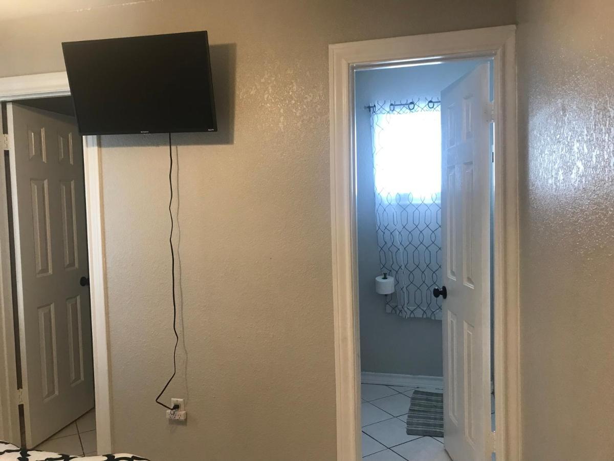 Cheerful 4 Bedroom Home With Pool And Bbq Area With 5Th Bedroom Option Brownsville Extérieur photo