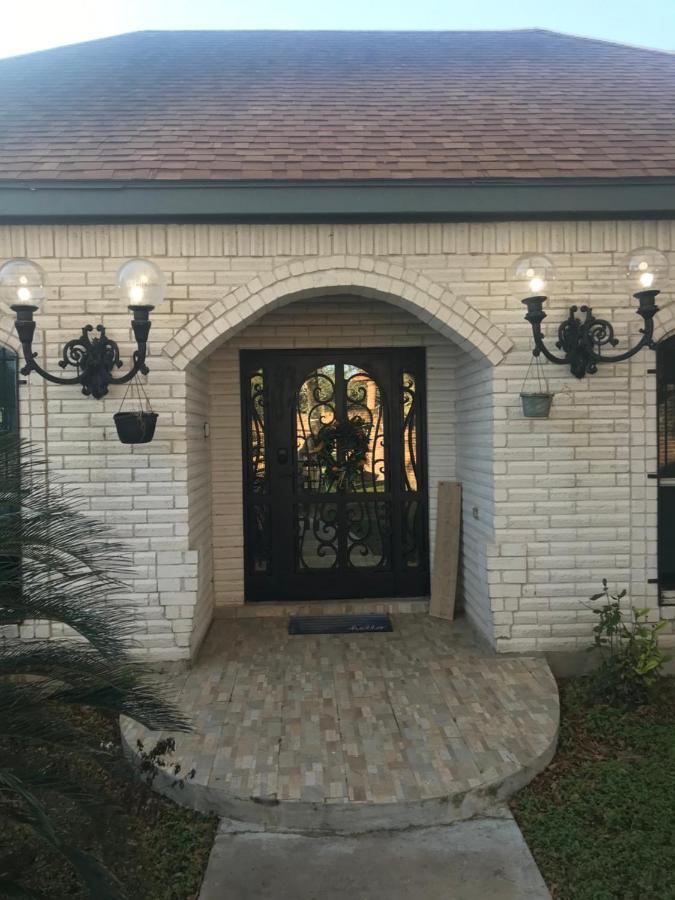 Cheerful 4 Bedroom Home With Pool And Bbq Area With 5Th Bedroom Option Brownsville Extérieur photo