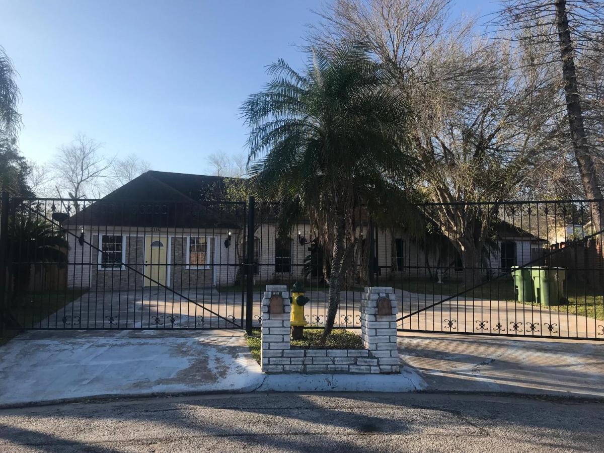 Cheerful 4 Bedroom Home With Pool And Bbq Area With 5Th Bedroom Option Brownsville Extérieur photo
