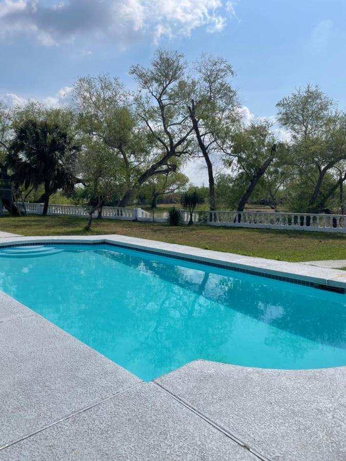 Cheerful 4 Bedroom Home With Pool And Bbq Area With 5Th Bedroom Option Brownsville Extérieur photo
